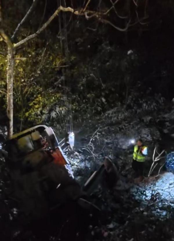 
首都医科大学附属胸科医院黄牛号贩子票贩子代网上预约代挂号电话深夜，深沟！寒潮中的太保服务