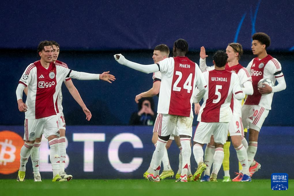 足球——欧冠：比利亚雷亚尔不敌阿贾克斯