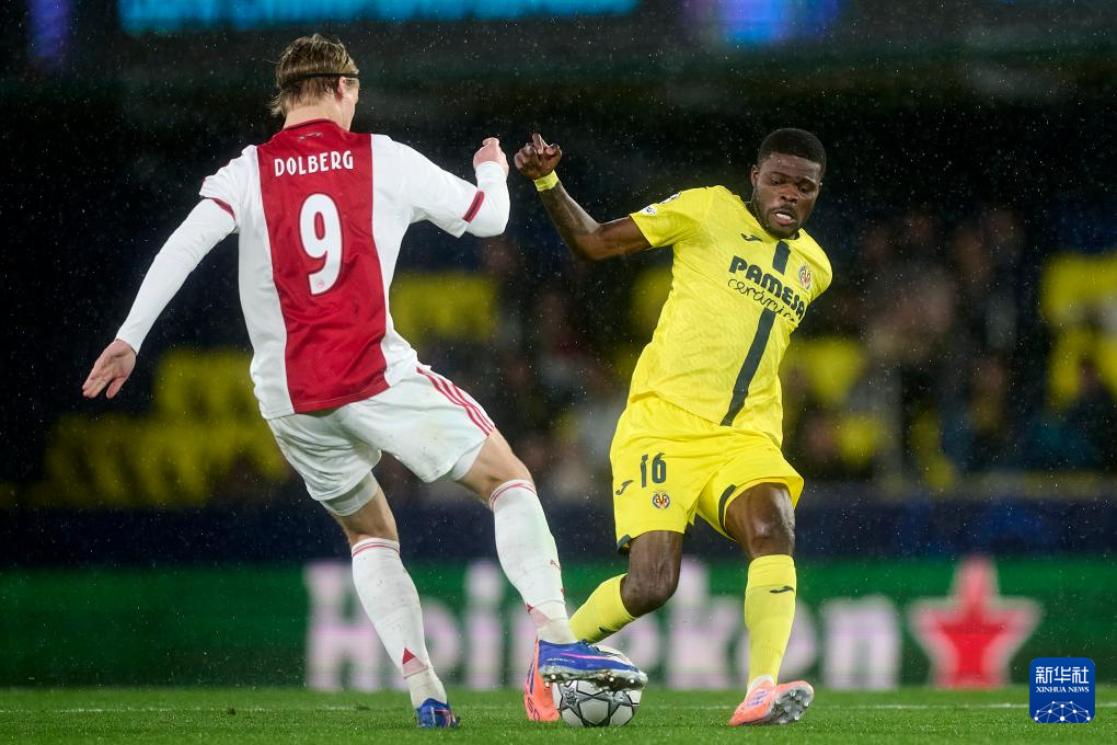 足球——欧冠：比利亚雷亚尔不敌阿贾克斯