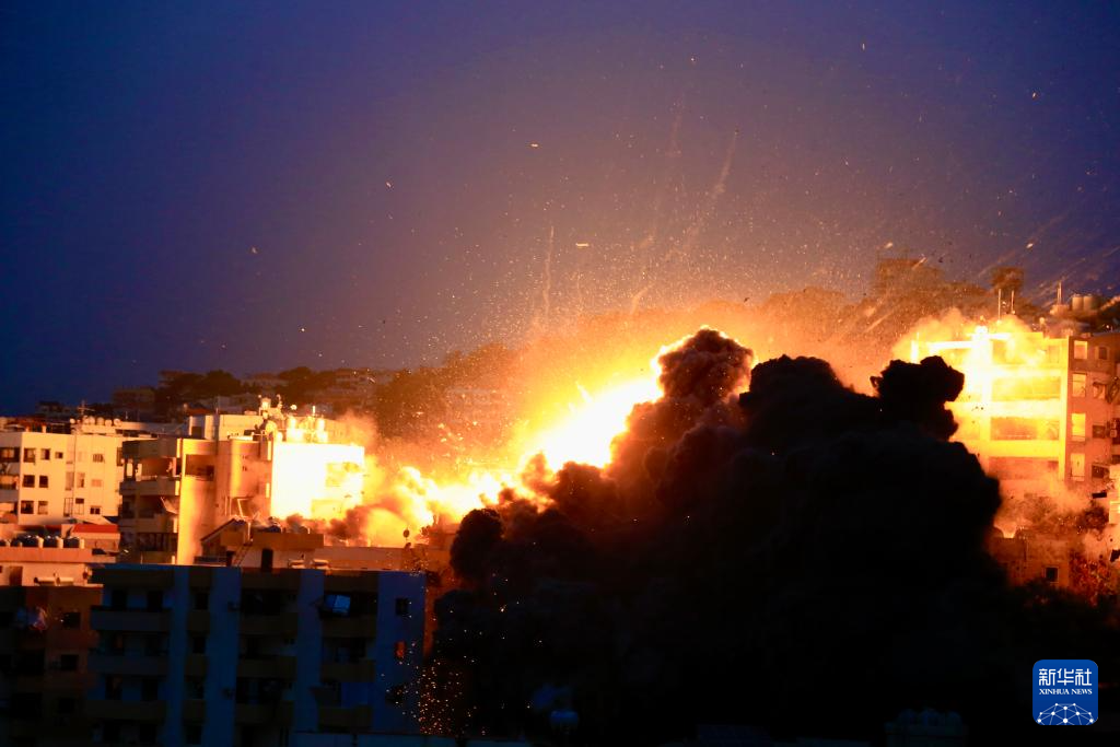 以军对黎巴嫩多地发动袭击致19人受伤