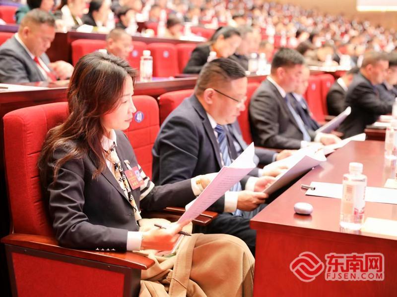 漳州市第十七届人大六次会议开幕 魏东作政府工作报告