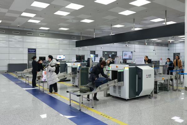 
陆军特色医学中心（大坪医院）徐伦山张溢华李昆昆黄牛挂号电话郑州机场升级“无感通关”：行李8秒内完成机检