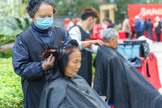 福州凤湖社区开展“马跃新程 聚力前行”新春活动