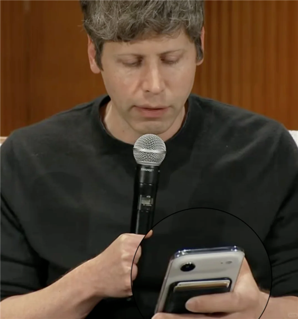 苹果已降价2500元！OpenAI CEO晒个人主力机 直言iPhone Air很酷