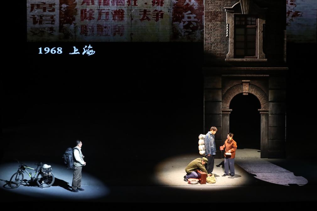 话剧《青青的阿万仓》兰州首演 再现“草原曼巴”56载医者仁心