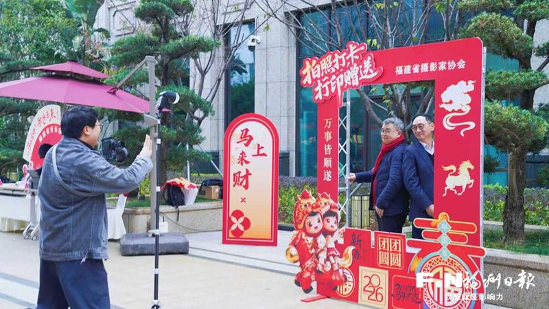 文化下基层活动走进福州高新区 暖心年礼送给一线工作者