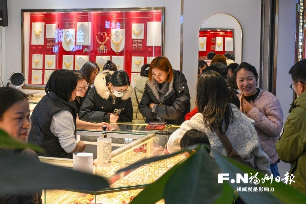 黄金市场迎来消费旺季 面对“新三变”商家如何应对？
