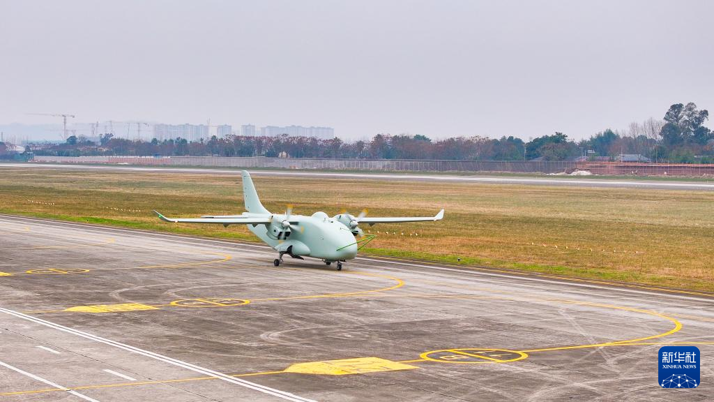 全球首款混合动力无人运输机首飞成功