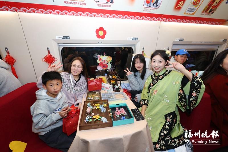 “海峡情·幸福号”主题列车发车 架起两岸融合新春连心桥