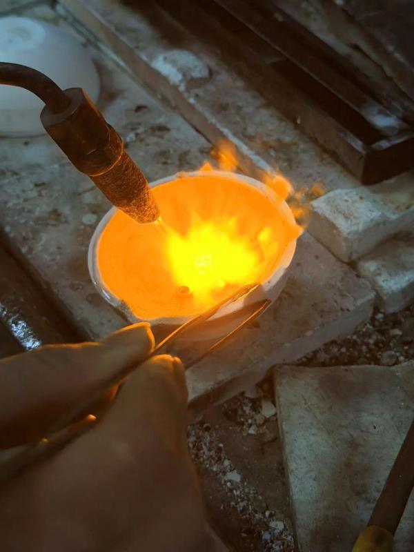 
304医院黄牛号贩子票贩子代网上预约代挂号电话黄金回收、“以旧换新”业务量大涨 这些套路要小心