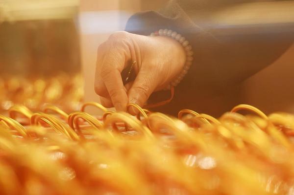 
304医院黄牛号贩子票贩子代网上预约代挂号电话黄金回收、“以旧换新”业务量大涨 这些套路要小心