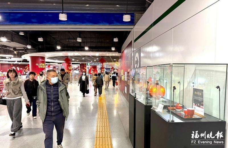 春运期间乘坐地铁 邂逅福州非遗之美