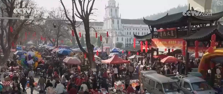 
西安交大二附院黄牛号贩子票贩子代网上预约代挂号电话人气“旺起来”市场“热起来” 年货市场供需两旺热热闹闹迎新春