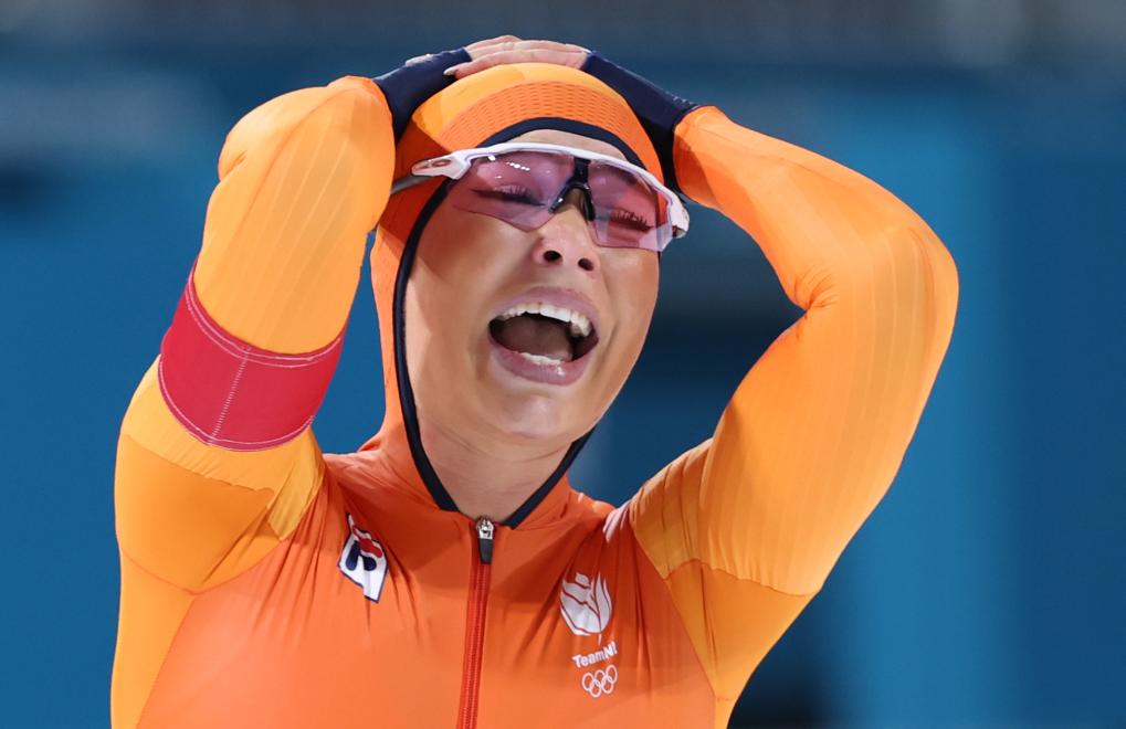 冬奥会丨全天综合：谷爱凌摘银无憾 速滑连破纪录