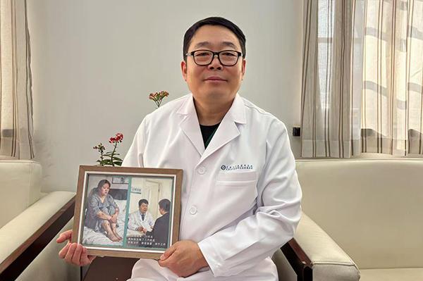 
南方医科大学南方医院刘思德张亚厉候金林周元平刘滢冯传波吕英黄牛挂号电话不工作 不回家，被银屑病困住的“槛外人”和医生做了三个约定