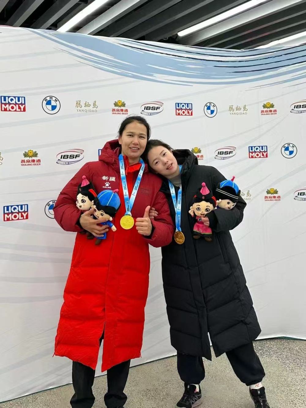 冬奥会｜这个冬奥新项目，她俩“躺”出了中国纪录
