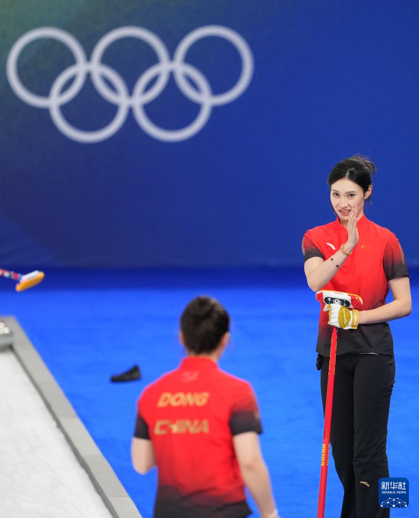 冬奥会｜冰壶——女子循环赛：中国队胜英国队