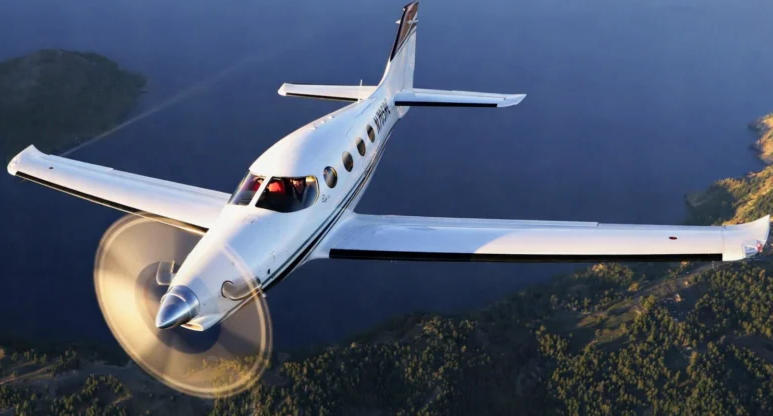 美国科罗拉多州发生飞机坠毁事故 至少三人死亡