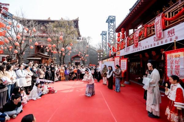 
上海精神卫生中心黄牛号贩子票贩子代网上预约代挂号电话好想你清明上河园文旅首店开业 打造文旅融合新范本