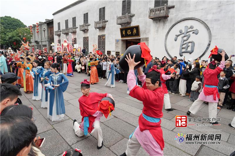 福州：龙狮开年醒狮贺岁 非遗寻梦坊巷迎春