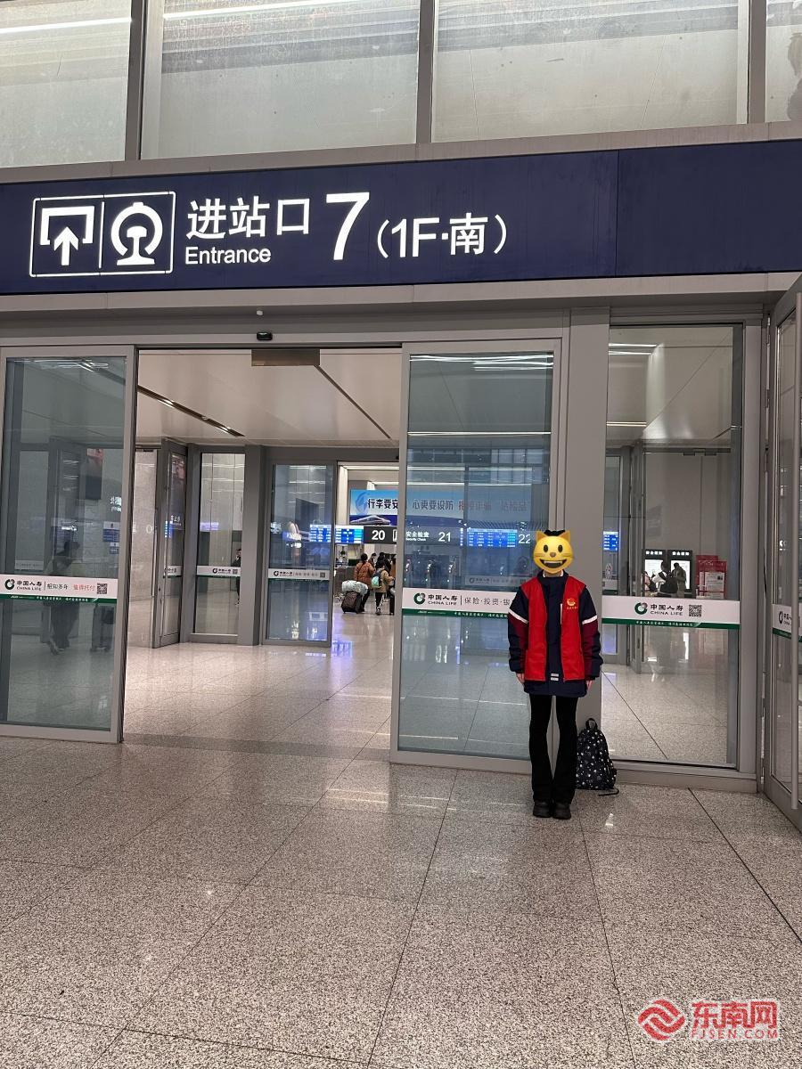 新春走基层｜记者在福州火车南站当“义警”：指路指到“嘴皮发烫”