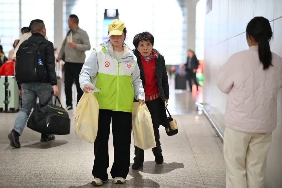 福州火车站迎出发返程客流&ldquo;双高峰&rdquo; 增开65对列车