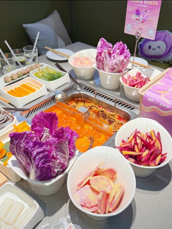 海底捞春节假期接待顾客超1400万人次 年轻人“主理”春节带动消费新场景572