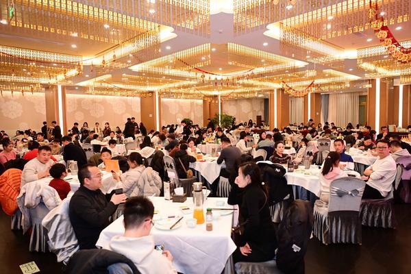 南京市口腔医院杨国旺胡凤山赵文景高彦彬黄牛挂号电话“餐饮+食品”协同发力、多门店创历史新高,全聚德集团实现马年新春“开门红”