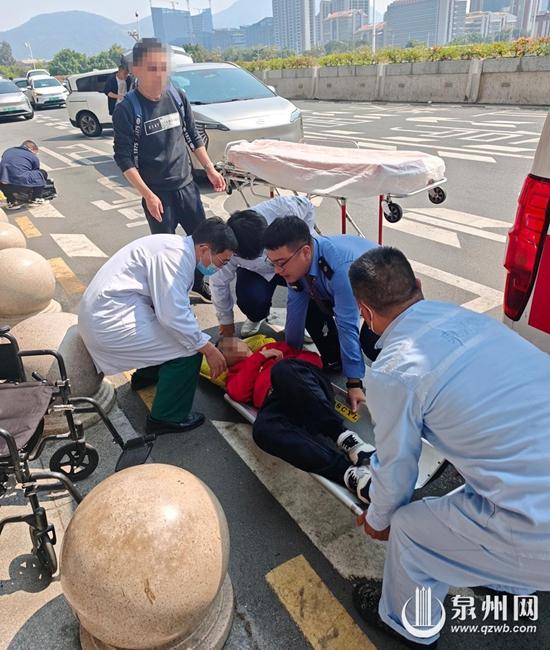 少年动车上突昏迷 多方接力开辟“生命通道”