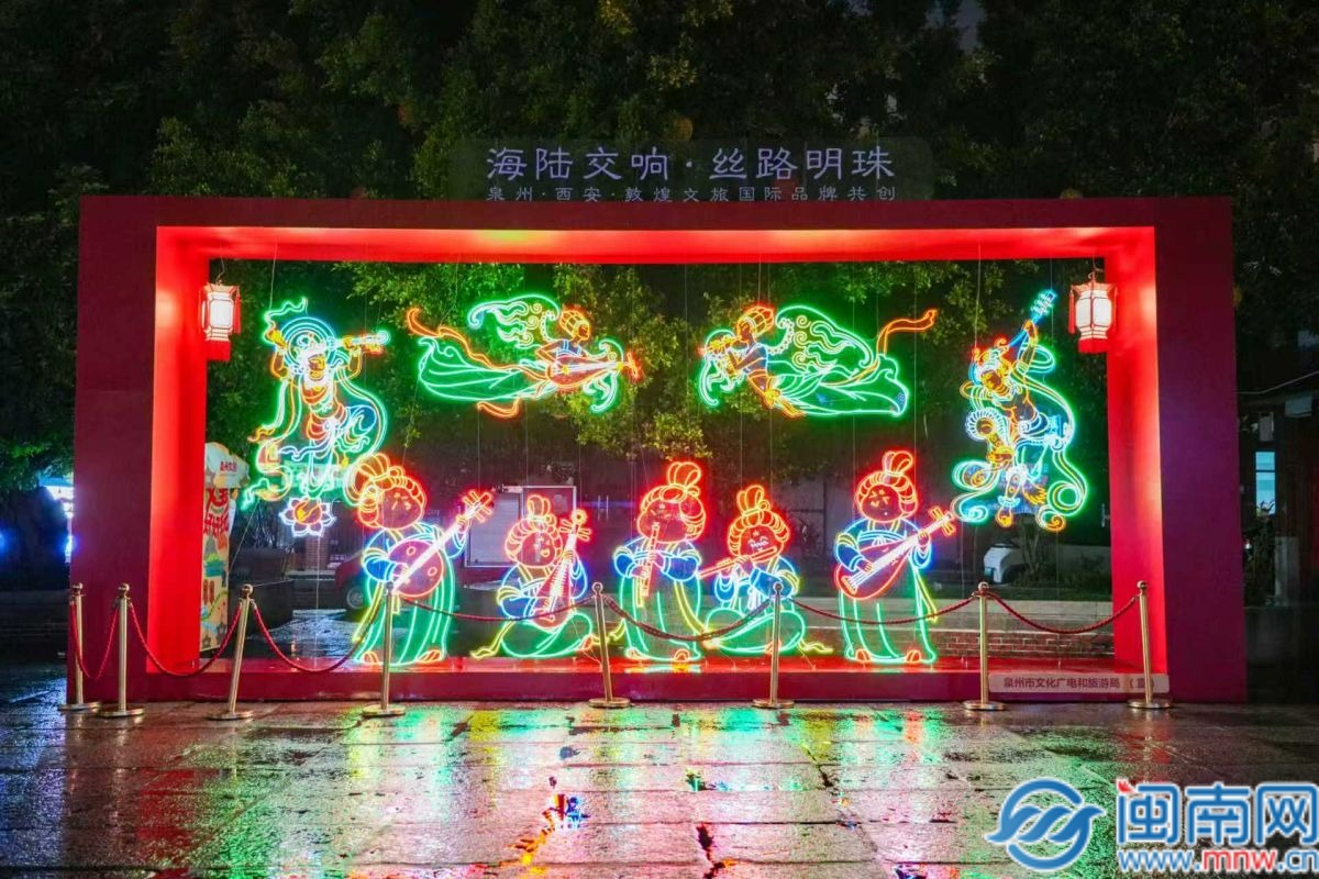 泉州元宵灯会璀璨启幕：一雨一花灯，一城一浪漫！