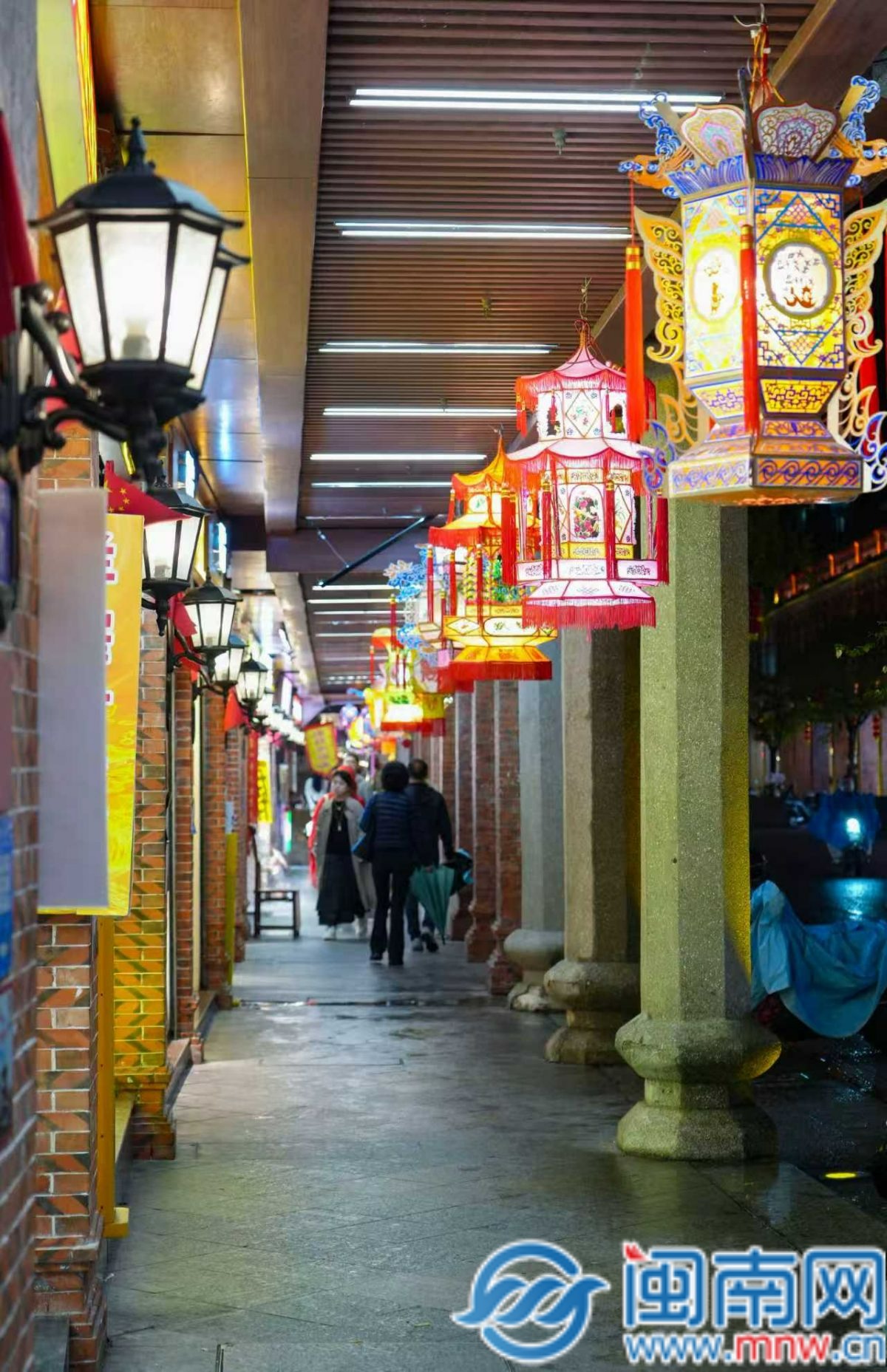 泉州元宵灯会璀璨启幕：一雨一花灯，一城一浪漫！