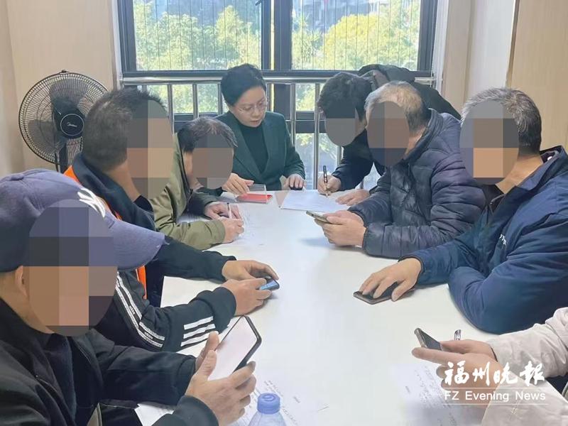 福州市鼓楼区综治中心温情调解 工人工资当场付清