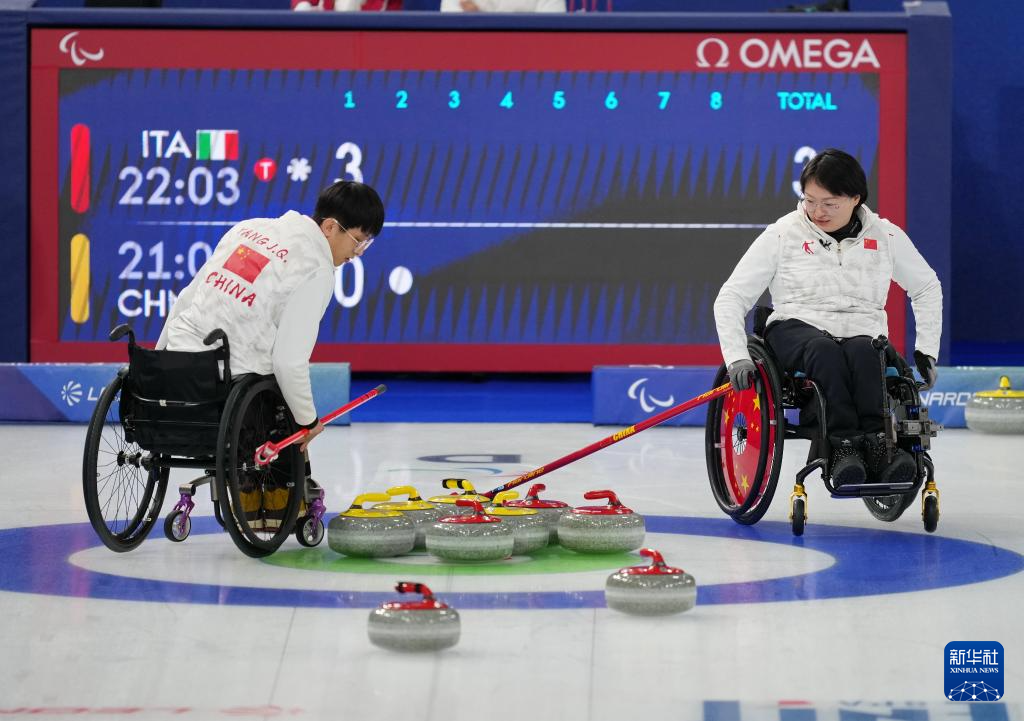 冬残奥会——轮椅冰壶混双循环赛：中国队胜意大利队