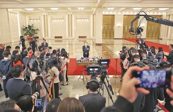 3月9日，第十四届全国人民代表大会第四次会议第二场“部长通道”集中采访活动在北京人民大会堂举行。记者 高兴贵摄 