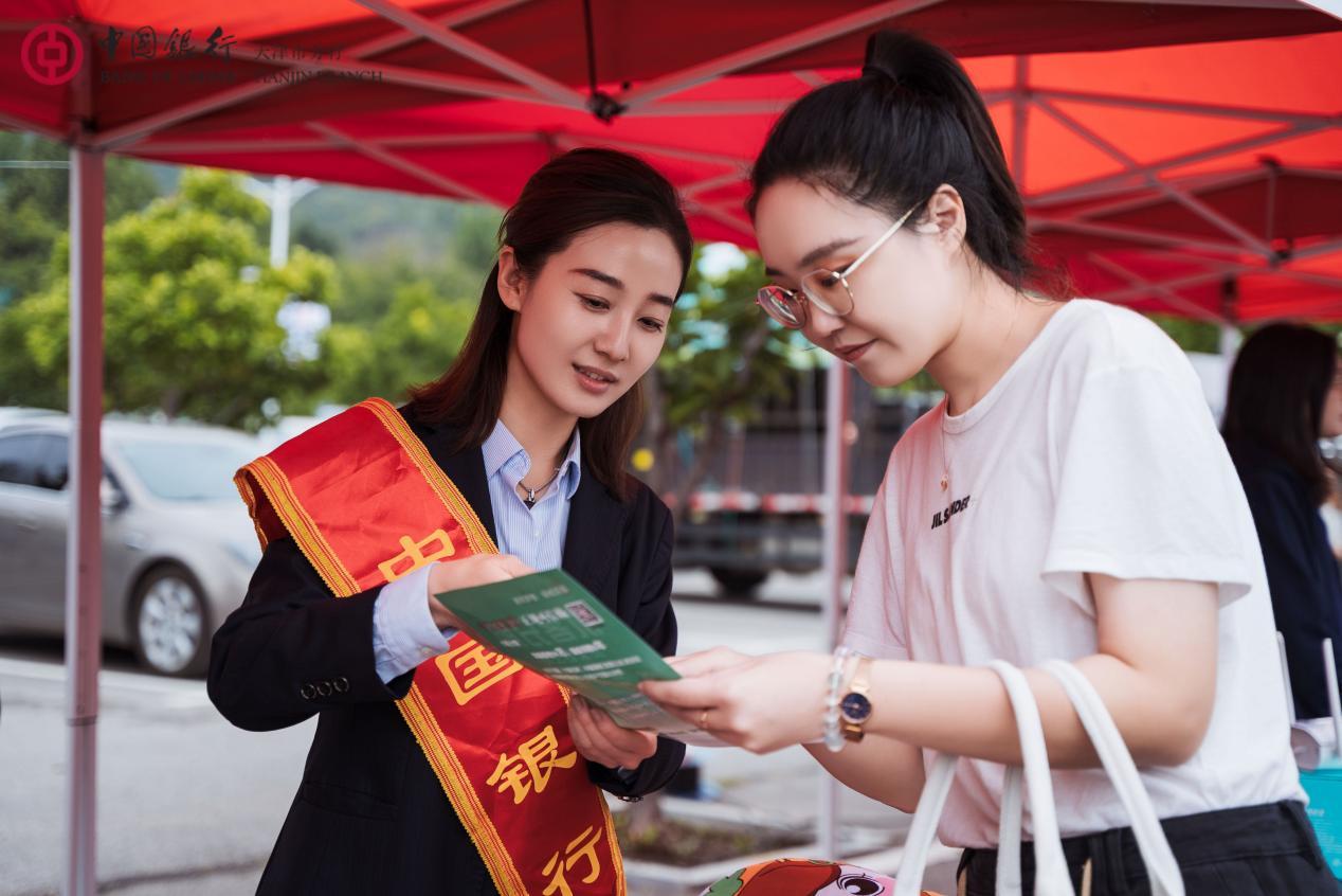 
上海医院黄牛号贩子票贩子代网上预约代挂号电话三月津城，“中行红”这样续写新时代雷锋日记