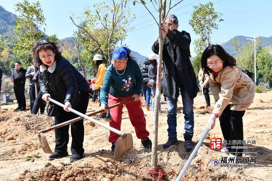 榕台同胞在罗源共植“海峡巾帼林” 榕台同胞在罗源共植“海峡巾帼林”