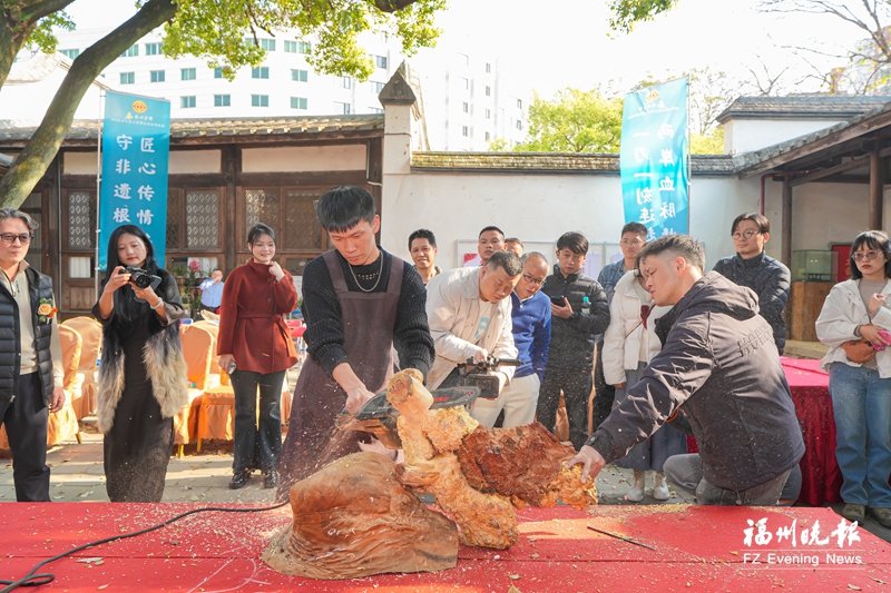 “匠心传情 非遗连心”榕台木雕行业联盟揭牌