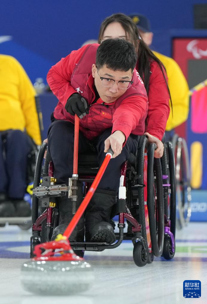 冬残奥会——轮椅冰壶混合团体循环赛:中国队胜瑞典队