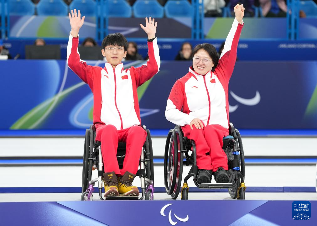 冬残奥会——轮椅冰壶混双决赛:中国队夺冠