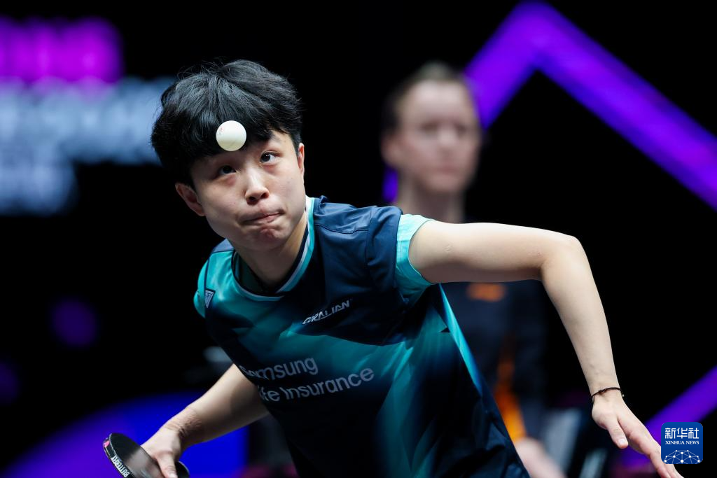 乒乓球——WTT重庆冠军赛:孙颖莎晋级女单16强