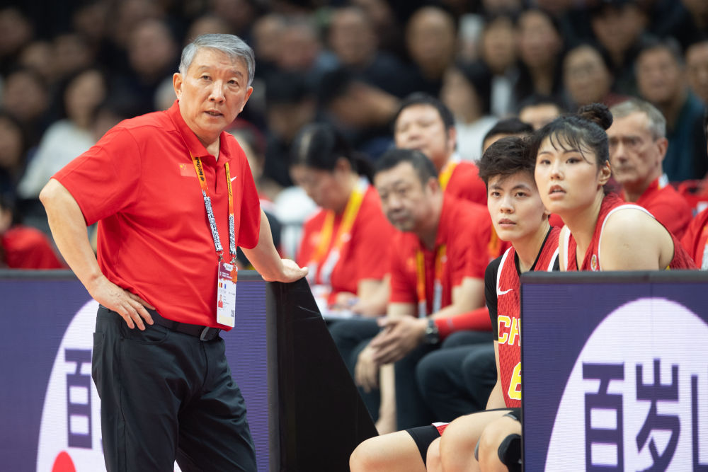 中国女篮艰难战胜捷克队 晋级世界杯正赛