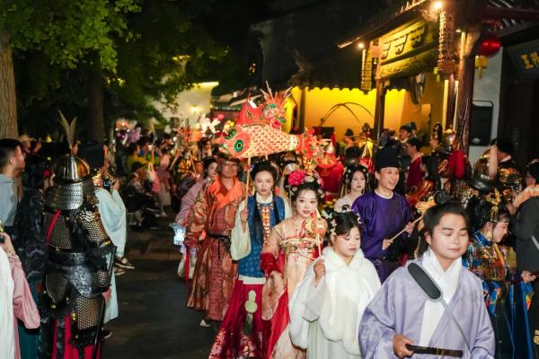 博爱医院黄牛号贩子票贩子代网上预约代挂号电话春景映华服,汉服消费热何以长红?