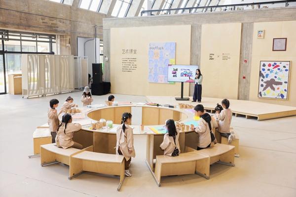 
天津市中心妇产科医院黄牛号贩子票贩子代网上预约代挂号电话江南布衣 jnby by JNBY 艺术课堂：以童心绘友，用陪伴暖时光