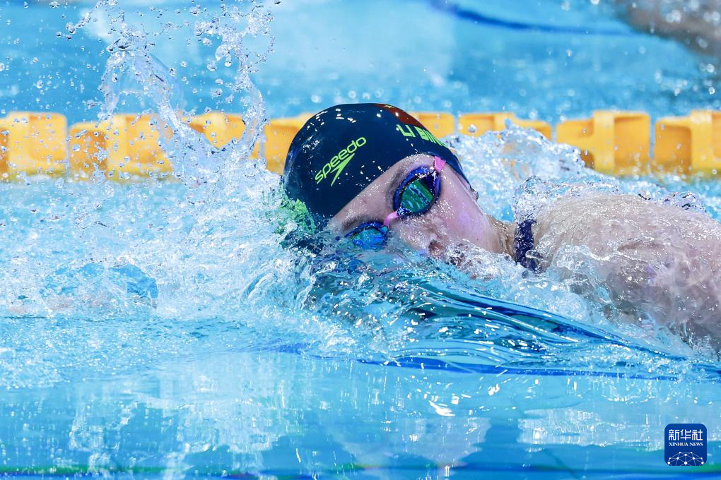 中国游泳公开赛：李冰洁获女子800米自由泳冠军
