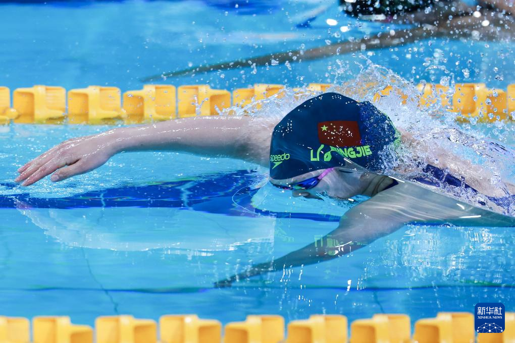 中国游泳公开赛：李冰洁获女子800米自由泳冠军