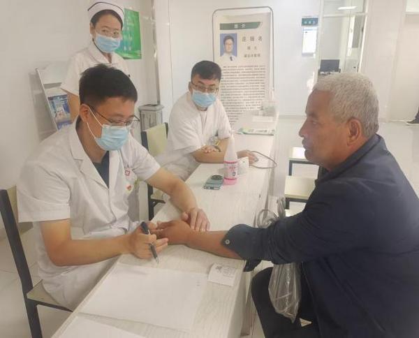 
南京市第一医院王林农黄牛挂号电话岐黄润昆仑 医心连京和——北京同仁堂医养公司援疆医疗队书写边疆健康故事