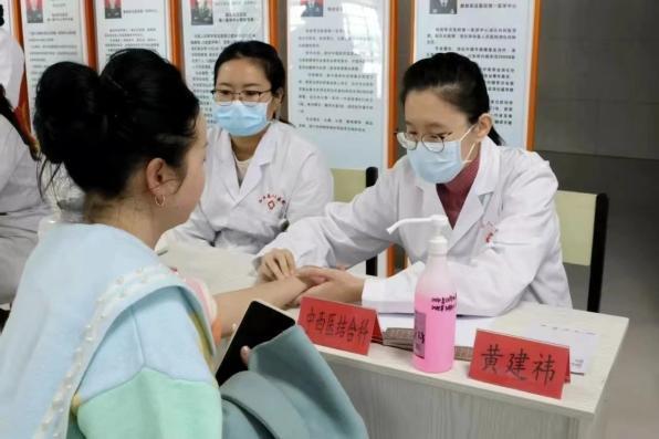 
南京市第一医院王林农黄牛挂号电话岐黄润昆仑 医心连京和——北京同仁堂医养公司援疆医疗队书写边疆健康故事