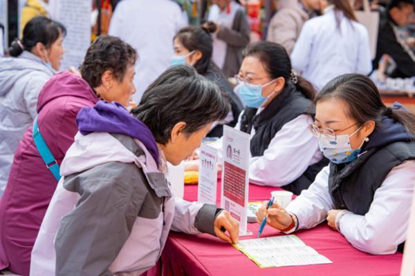 
上海儿童医学中心黄牛号贩子票贩子代网上预约代挂号电话北京同仁堂医养公司深耕基层医疗服务 当好群众健康“守门人”