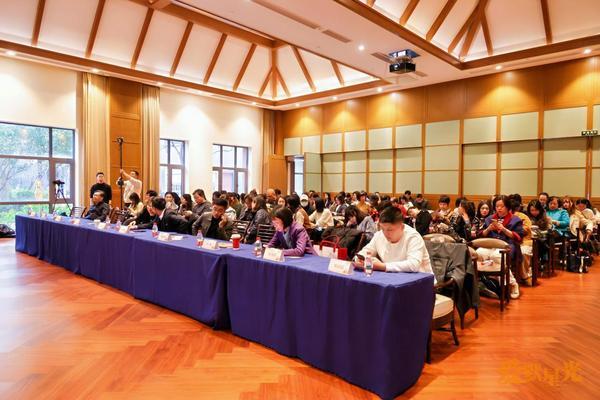 
西安交通大学第一附属医院西北妇女儿童医院天涛柏海燕黄牛挂号电话爱默星光，守护每一个阿尔兹海默家庭——复星保德信人寿阿尔兹海默症关爱项目正式启航，构建“医养法技”全周期支持体系