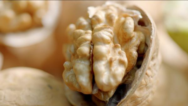 杭州市中医院马景赵宏利黄牛挂号电话“核桃真补脑”,六个核桃健脑价值获学术双重验证